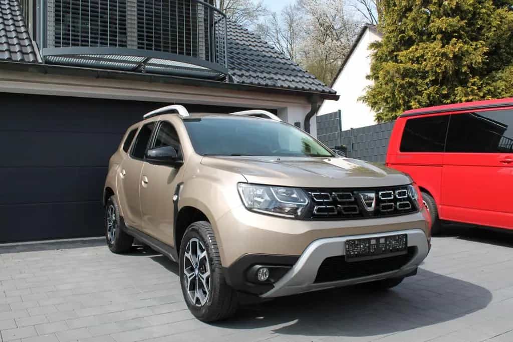 Dacia Duster II Celepration 150 PS Leder Nav AHK 05/2021-photo-2