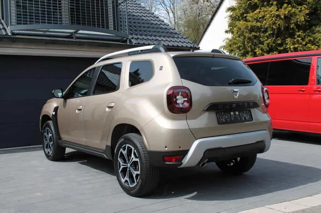 Dacia Duster II Celepration 150 PS Leder Nav AHK 05/2021-photo-3