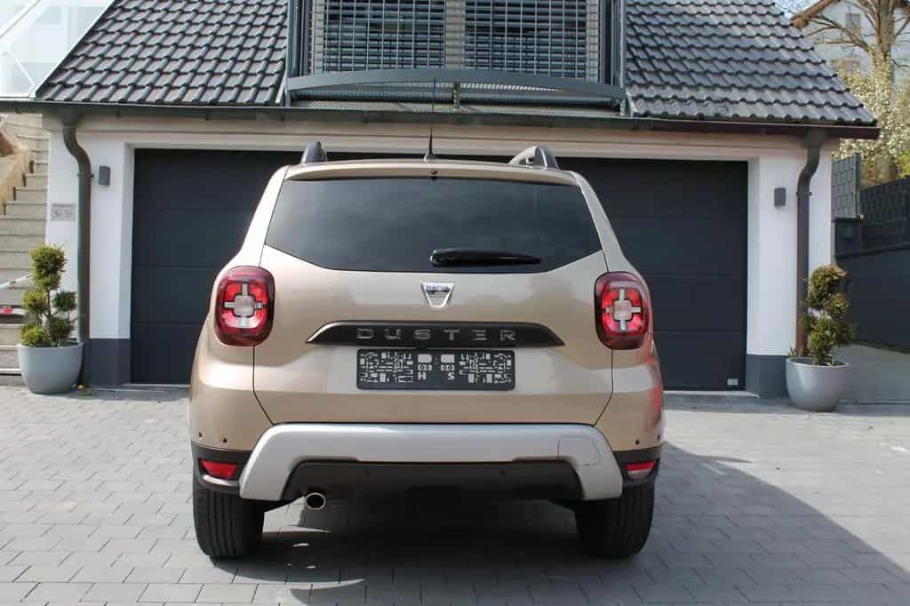 Dacia Duster II Celepration 150 PS Leder Nav AHK 05/2021-photo-4