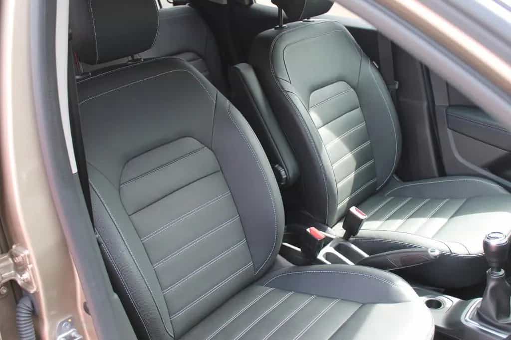 Dacia Duster II Celepration 150 PS Leder Nav AHK 05/2021-photo-8