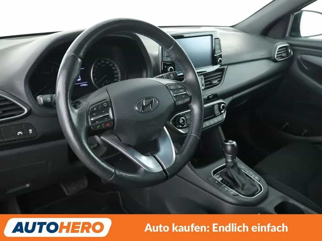 Hyundai i30 1.4 TDGI Passion + Aut*NAVI*LED*TEMPO*CAM* 02/2018-photo-10