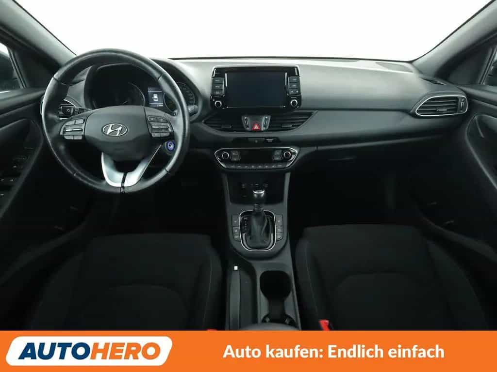 Hyundai i30 1.4 TDGI Passion + Aut*NAVI*LED*TEMPO*CAM* 02/2018-photo-11