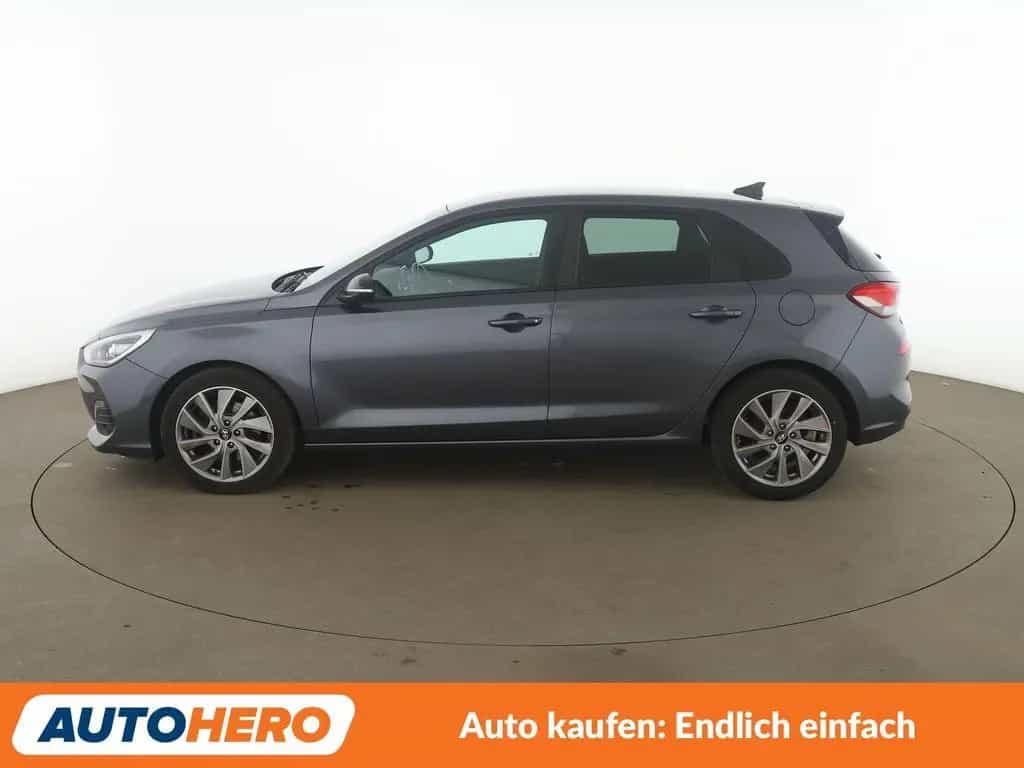 Hyundai i30 1.4 TDGI Passion + Aut*NAVI*LED*TEMPO*CAM* 02/2018-photo-2