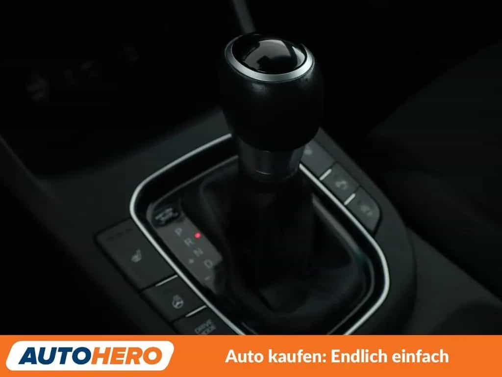 Hyundai i30 1.4 TDGI Passion + Aut*NAVI*LED*TEMPO*CAM* 02/2018-photo-24