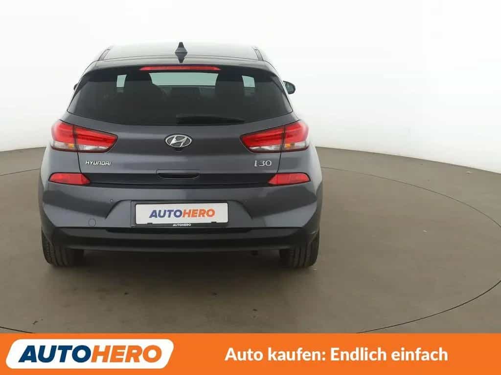 Hyundai i30 1.4 TDGI Passion + Aut*NAVI*LED*TEMPO*CAM* 02/2018-photo-4
