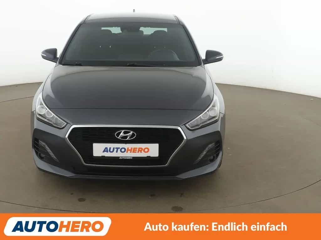 Hyundai i30 1.4 TDGI Passion + Aut*NAVI*LED*TEMPO*CAM* 02/2018-photo-8