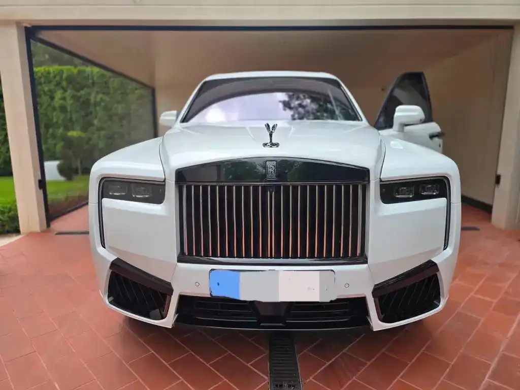 Rolls-Royce Cullinan Black Badge Black Badge 06/2025-photo-0