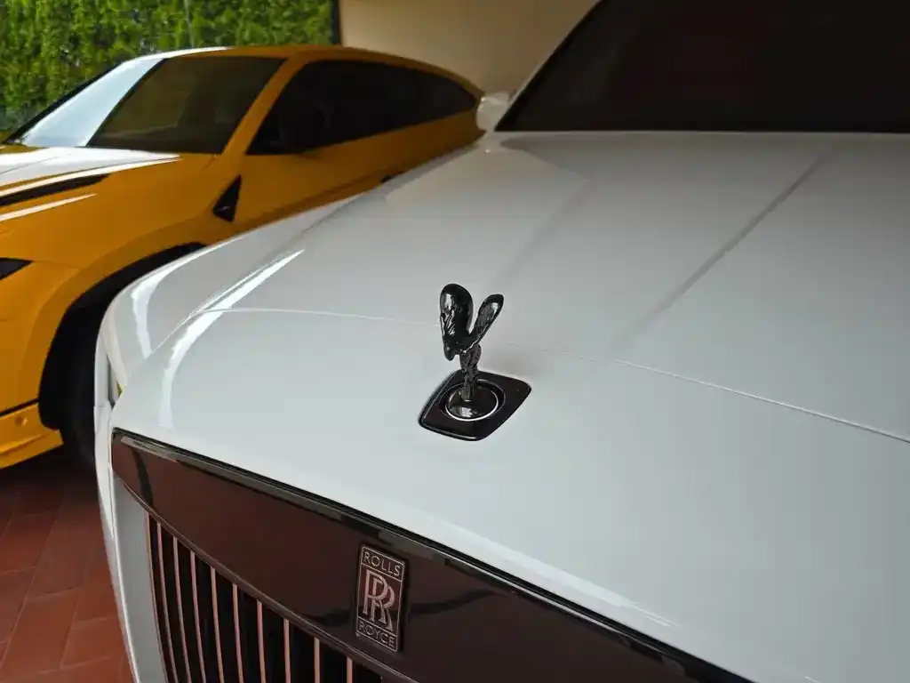 Rolls-Royce Cullinan Black Badge Black Badge 06/2025-photo-1