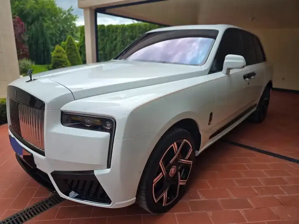 Rolls-Royce Cullinan Black Badge Black Badge 06/2025-photo-3