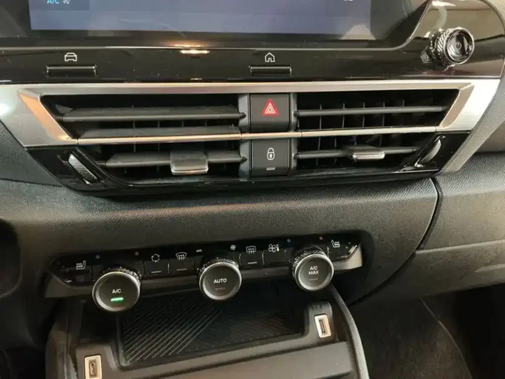 Citroën C4 Feel Pack 1.2 PureTech 130 Kamera Navi App 07/2023-photo-9