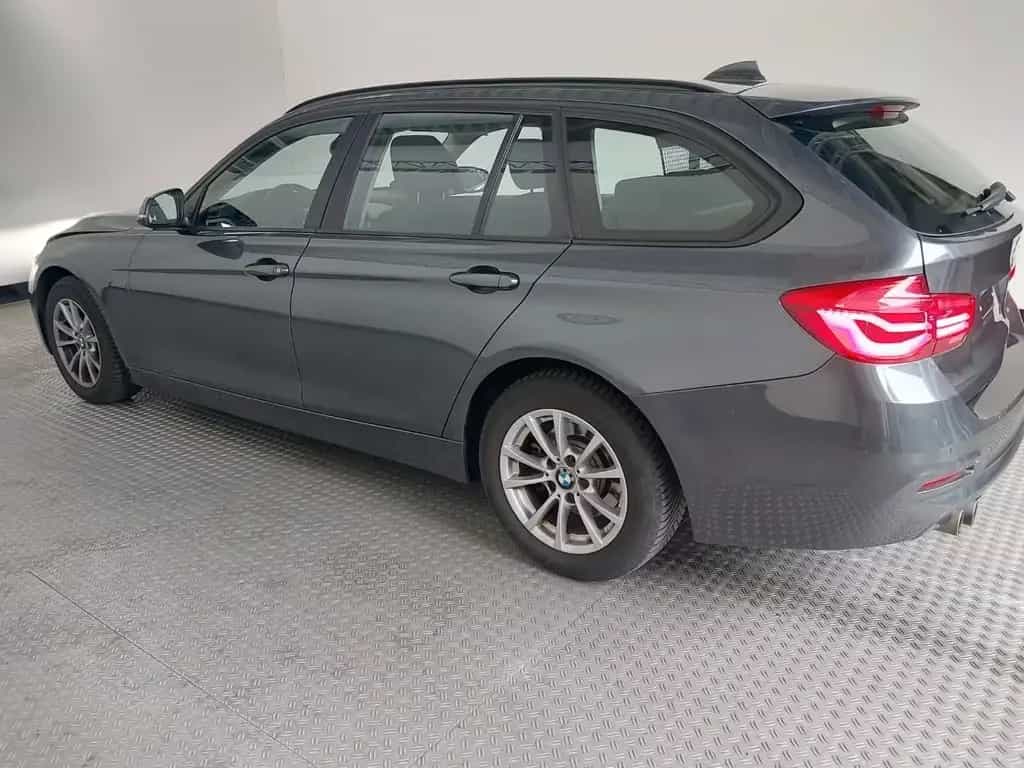 BMW 320 i Touring Steptronic PANO AHK LED LEDER NAV 02/2018-photo-1