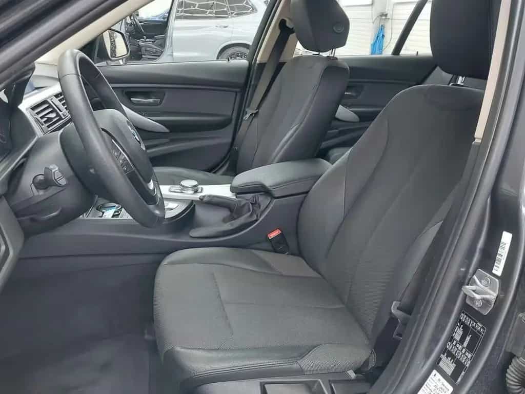 BMW 320 i Touring Steptronic PANO AHK LED LEDER NAV 02/2018-photo-10