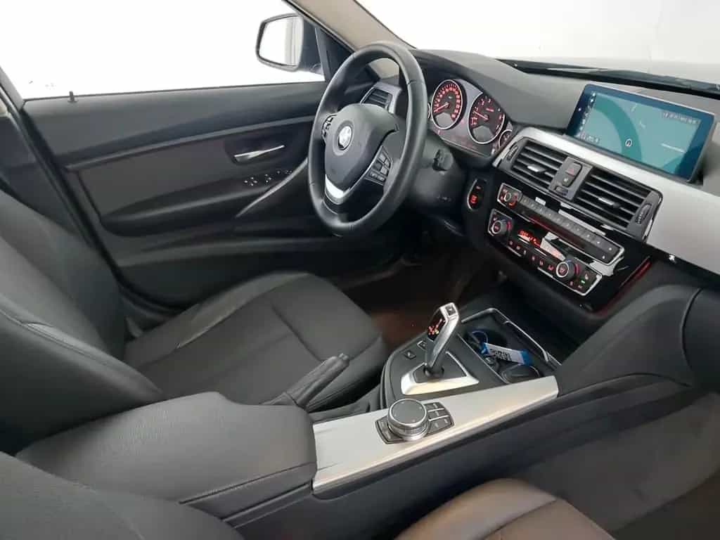 BMW 320 i Touring Steptronic PANO AHK LED LEDER NAV 02/2018-photo-12