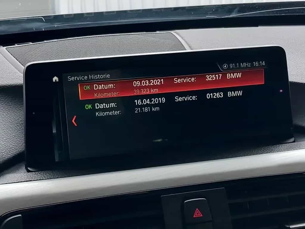 BMW 320 i Touring Steptronic PANO AHK LED LEDER NAV 02/2018-photo-17