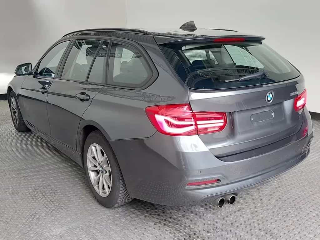 BMW 320 i Touring Steptronic PANO AHK LED LEDER NAV 02/2018-photo-2