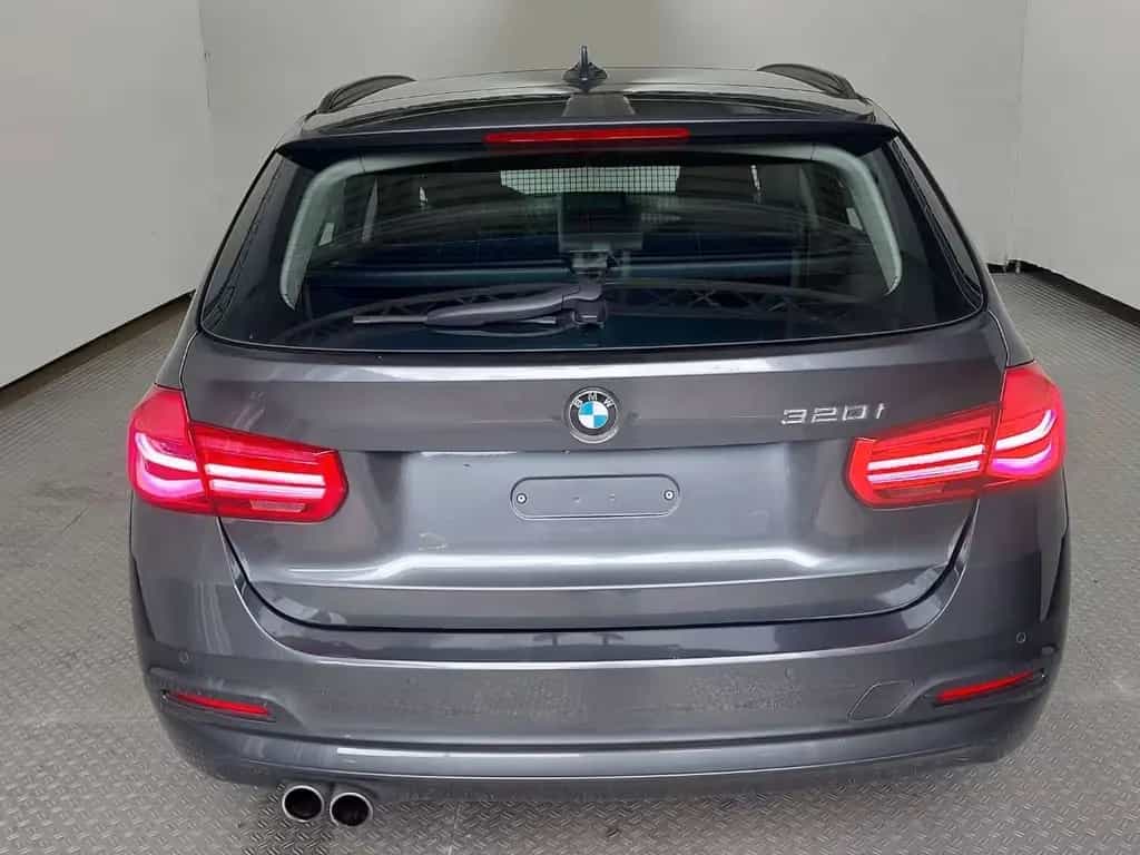 BMW 320 i Touring Steptronic PANO AHK LED LEDER NAV 02/2018-photo-3