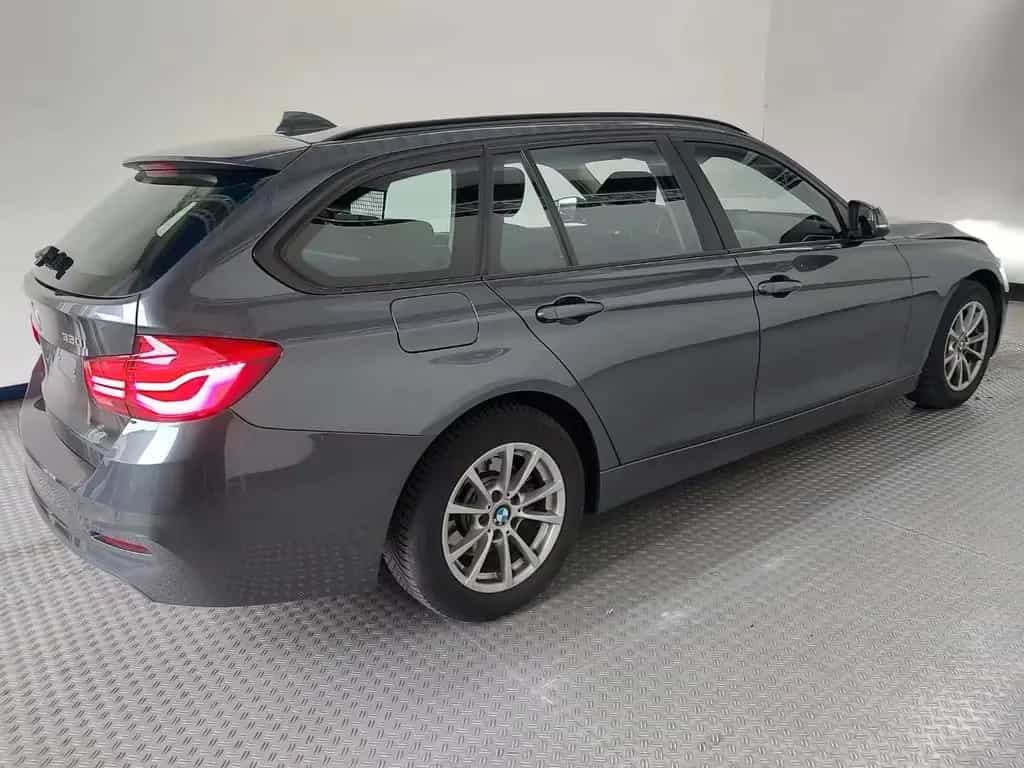 BMW 320 i Touring Steptronic PANO AHK LED LEDER NAV 02/2018-photo-5