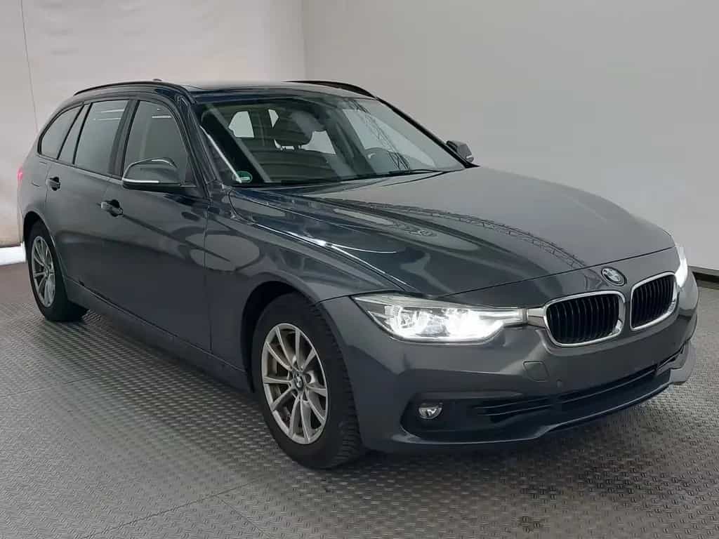 BMW 320 i Touring Steptronic PANO AHK LED LEDER NAV 02/2018-photo-6
