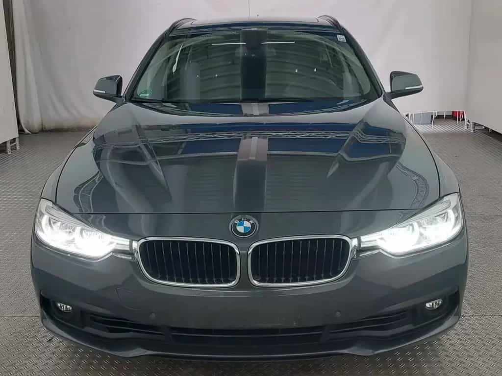 BMW 320 i Touring Steptronic PANO AHK LED LEDER NAV 02/2018-photo-7