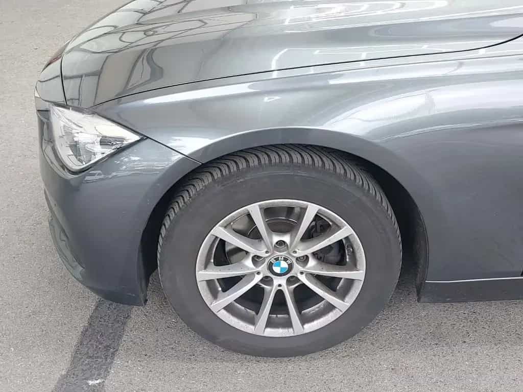 BMW 320 i Touring Steptronic PANO AHK LED LEDER NAV 02/2018-photo-8