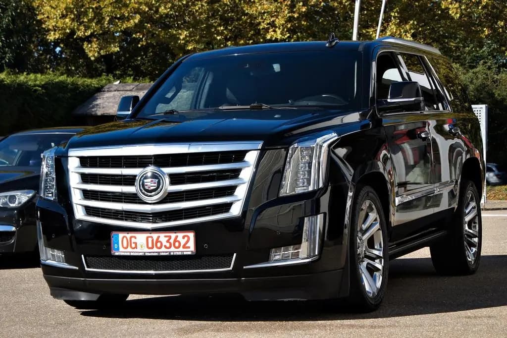 Main__Slider__Photo:Cadillac Escalade 6.2 V8 AWD Premium Collection 22 ZOLL 06/2015-0