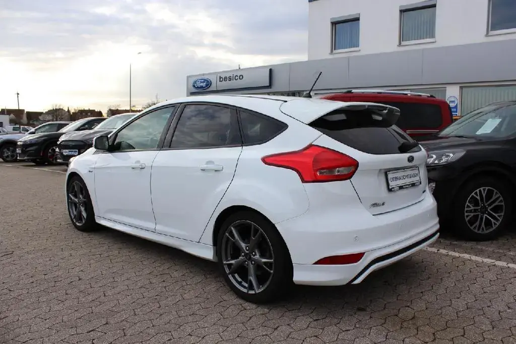 Main__Slider__Photo:Ford Focus ST-Line 1,0EcoBoost*140PS*Xenon*Navi*PDC* 04/2018-1