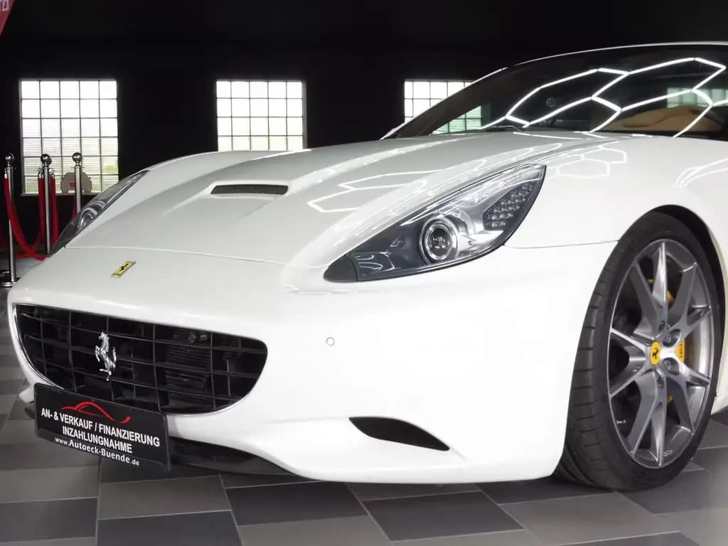 Main__Slider__Photo:Ferrari California 4.3 CAPRISTO//4-SITZER//20" DIAMOND// 07/2010-0