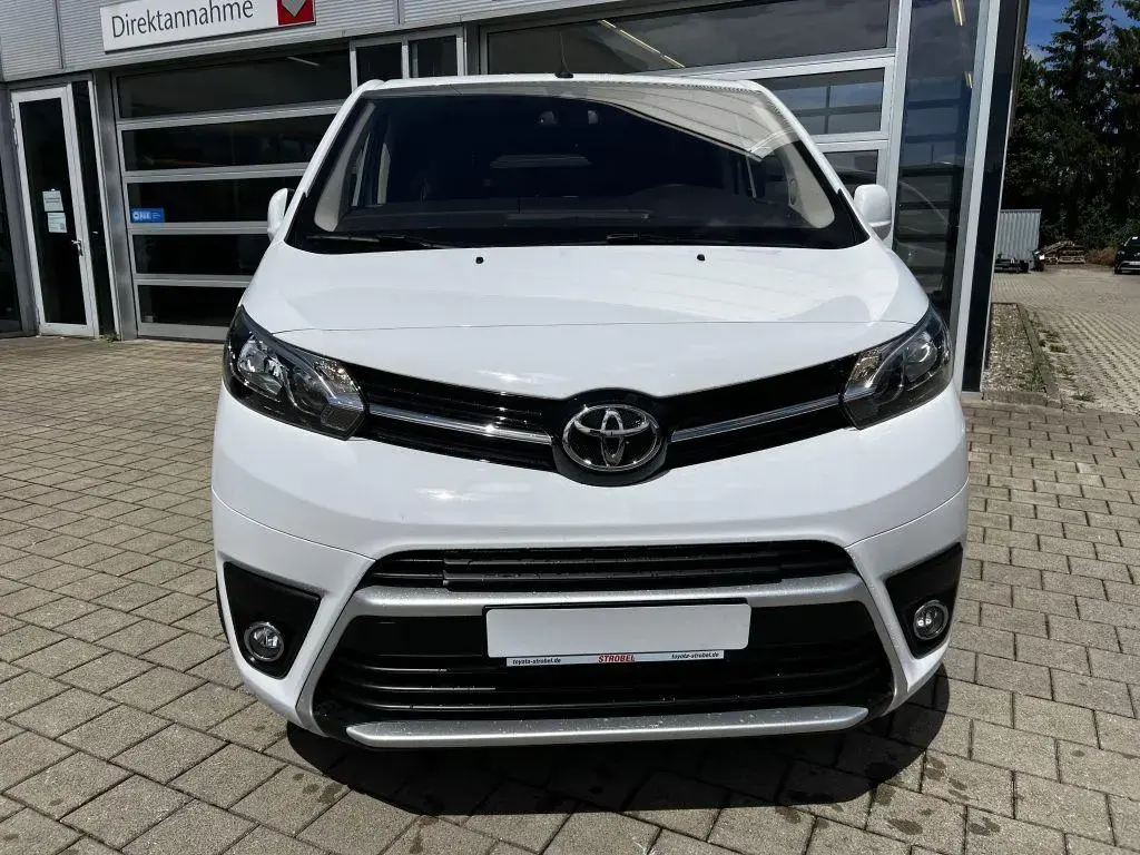 Main__Slider__Photo:Toyota Proace (Verso) Proace Electric (75 kWh) L1 (8-Si.) Verso Team D 12/2022-1