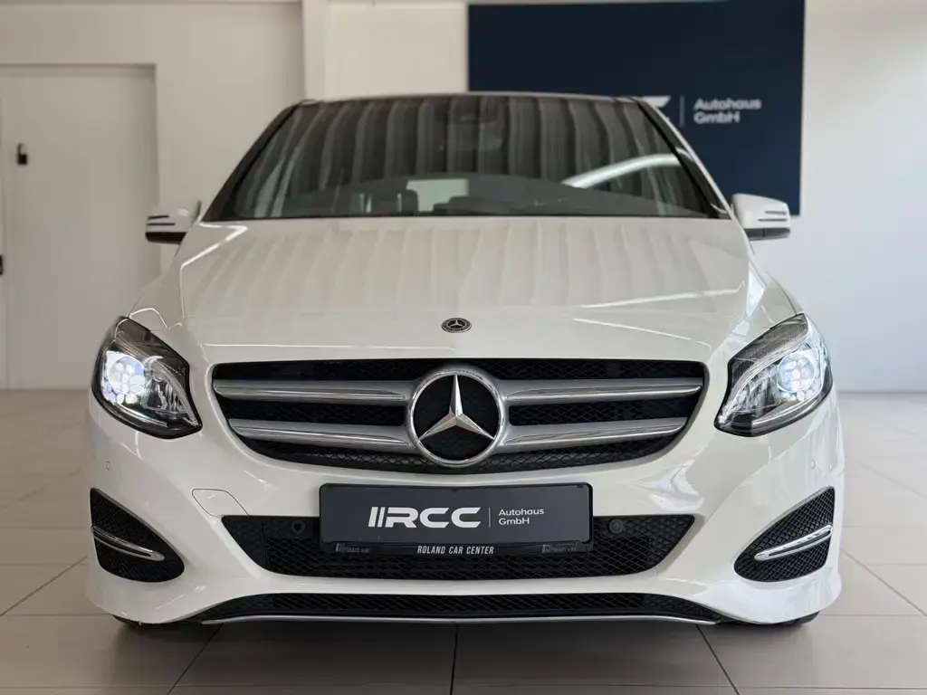 Main__Slider__Photo:Mercedes-Benz B 180 Urban Style Edition Pano 09/2018-1