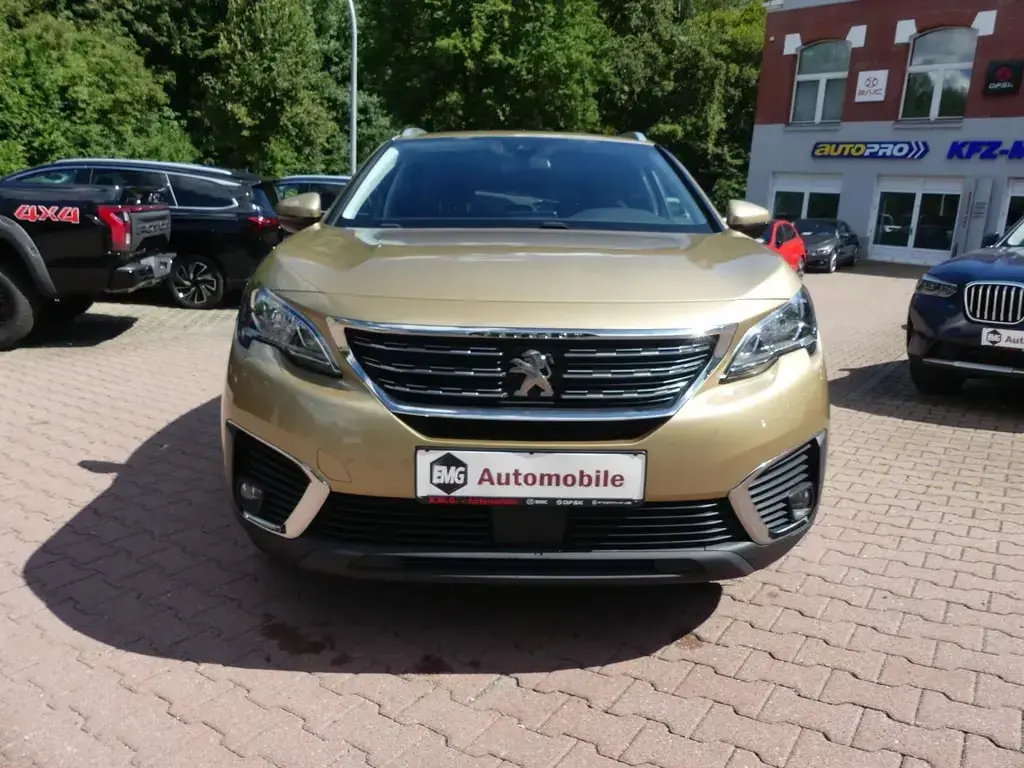 Main__Slider__Photo:Peugeot 5008 1.6 Blue-HDI*PDC*USB*Navi*SHZ*Scheckheft*BT 09/2017-1