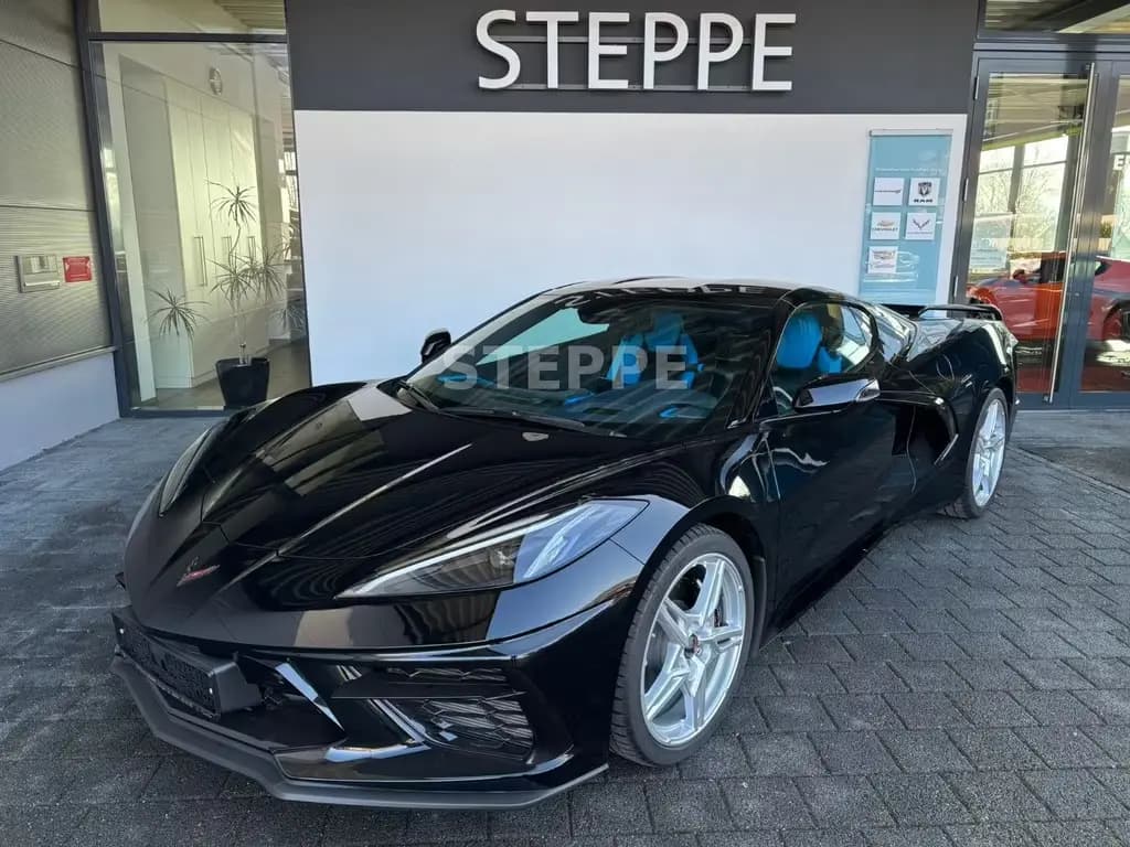 Main__Slider__Photo:Corvette C8 Stingray Coupe 6,2 V8 3LT Europamodell STEPPE 08/2025-0