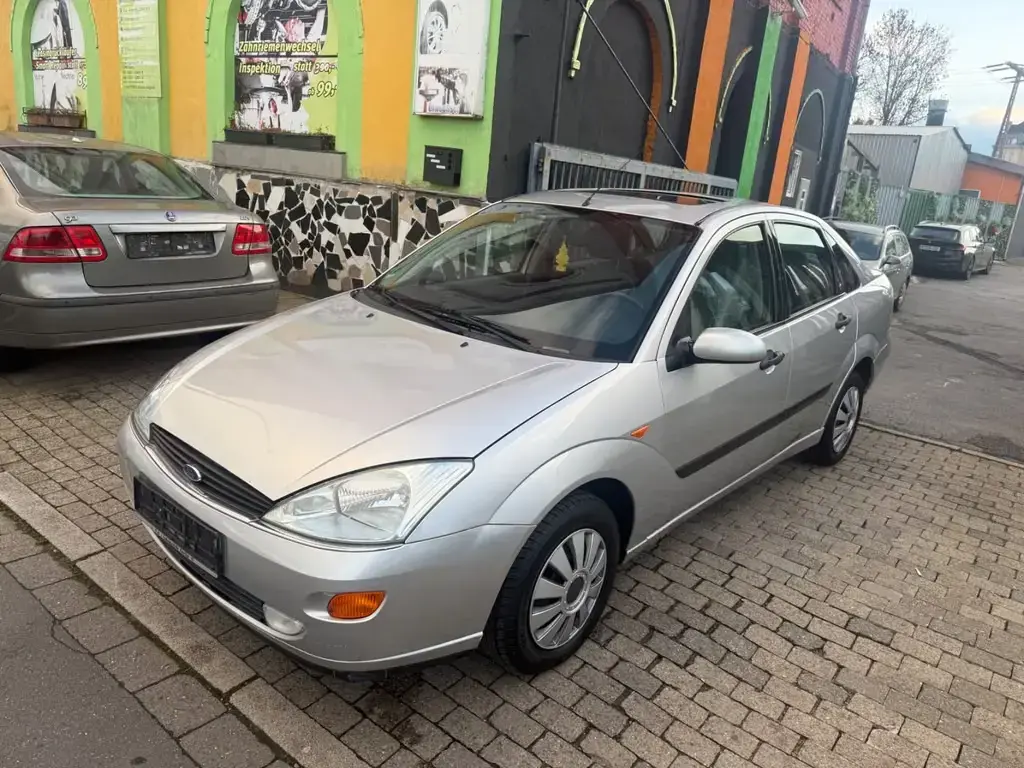 Main__Slider__Photo:Ford Focus 1.8 Ghia Tüv Neu*Inspektion Neu 07/1999-1