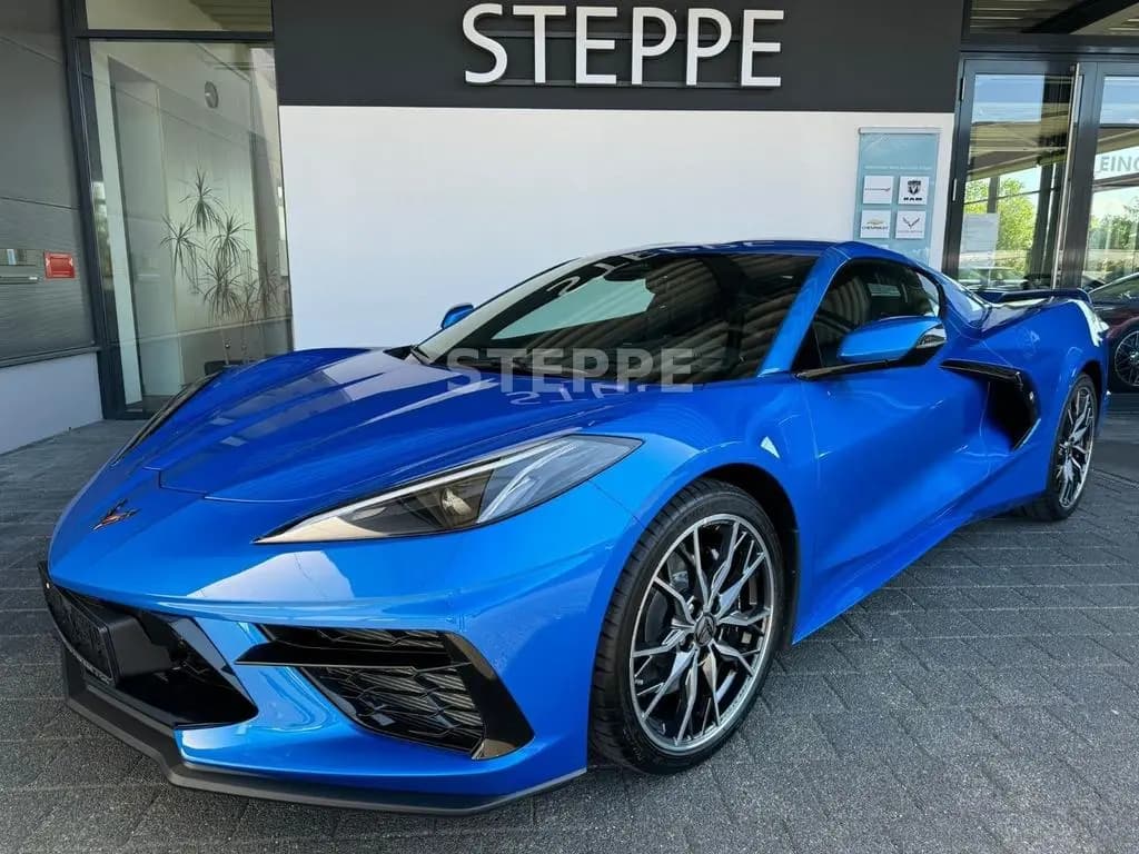 Main__Slider__Photo:Corvette C8 Stingray Coupe 6,2V8 3LT Europamodell 08/2025-0