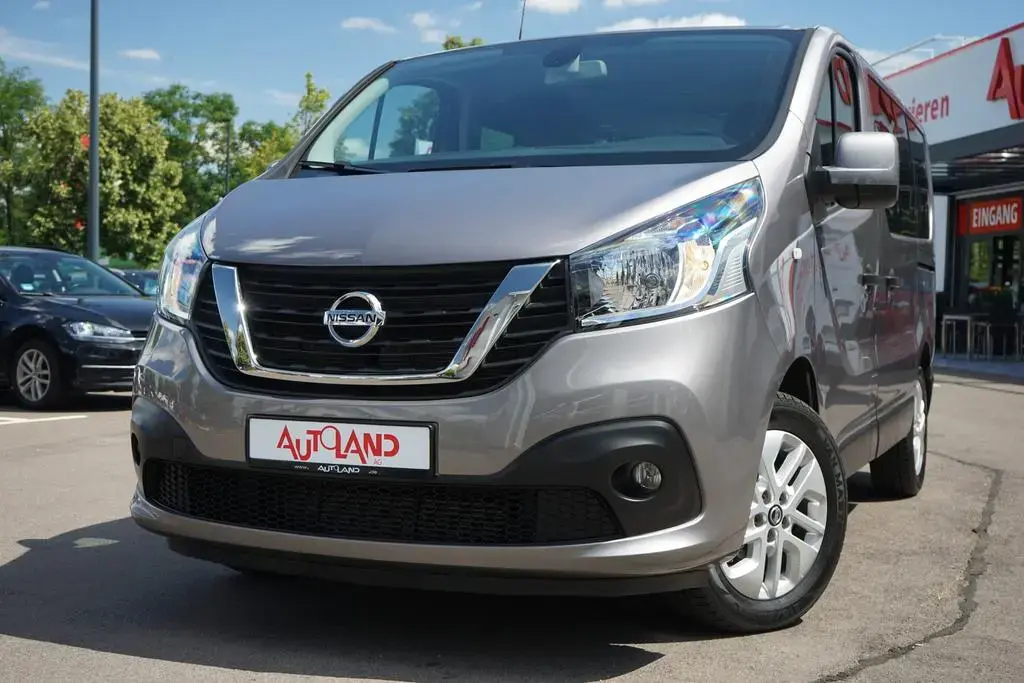 Main__Slider__Photo:Nissan NV300 dCi 145 L1H1 Premium Navi 8-Sitzer AHK PDC 10/2018-1