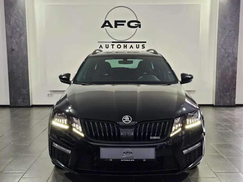 Main__Slider__Photo:Skoda Octavia Combi RS 245 07/2019-1
