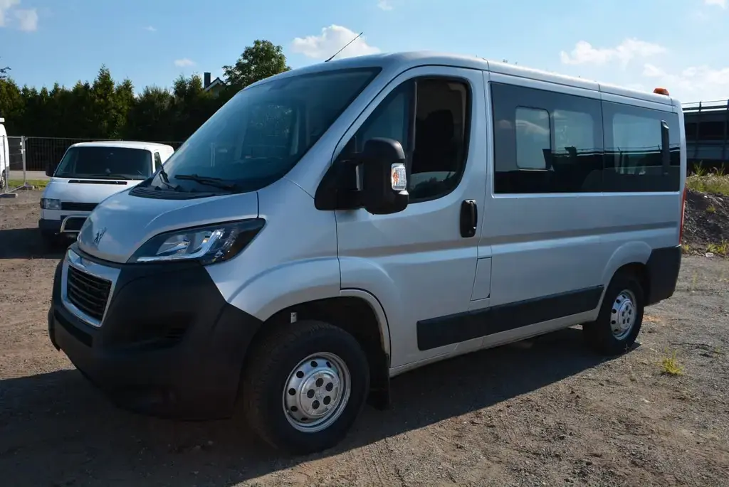 Main__Slider__Photo:Peugeot Boxer Kombi 330 L1H1 Blue-HDi 140+Rollstuhlrampe 10/2020-1