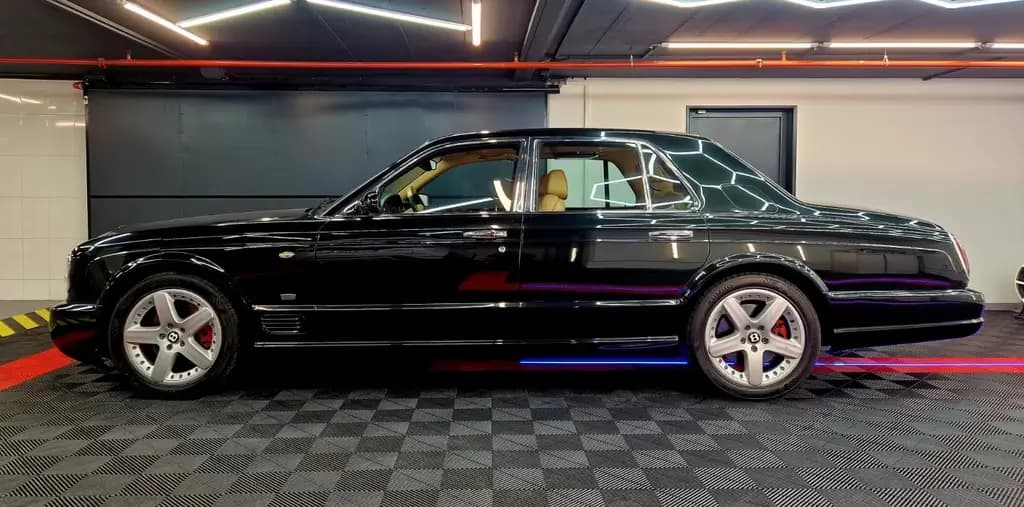 Main__Slider__Photo:Bentley Arnage LE MANS Series 6.75 L V8 05/2001-0