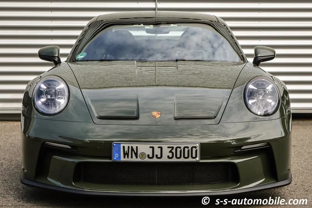 Main__Slider__Photo:Porsche 992 GT3 Touring PDK PCCB PTS Blackolive Pepita 06/2022-0