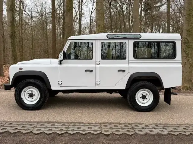 Main__Slider__Photo:Land Rover Defender 110 2.2 Tdci Station Wagon KLIMA 10/2016-1