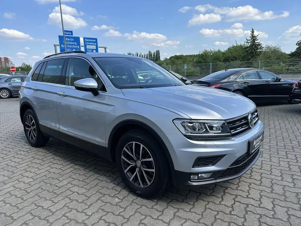 Main__Slider__Photo:Volkswagen Tiguan Comfortline BMTStartStop*Pano*Digit.Tacho 02/2020-1