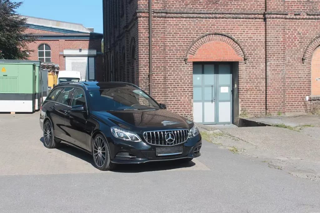 Main__Slider__Photo:Mercedes-Benz E 350 T BlueTec Avantg.*Aut.*LED*Comand*AHK*19" 04/2016-0