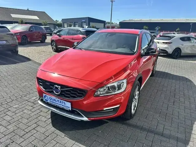 Main__Slider__Photo:Volvo V60 Cross Country 2.0 AWD aAHK 01/2018-1