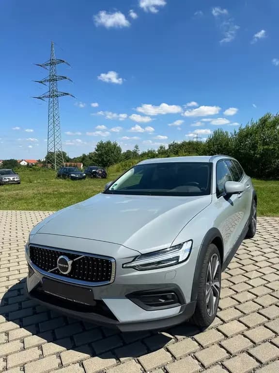 Main__Slider__Photo:Volvo V60 Cross Country Plus AWD 08/2023-0