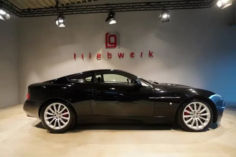 Main__Slider__Photo:Aston Martin Vanquish V12*ufrei*39tkm*schwarz/schwarz*BRD 02/2004-0