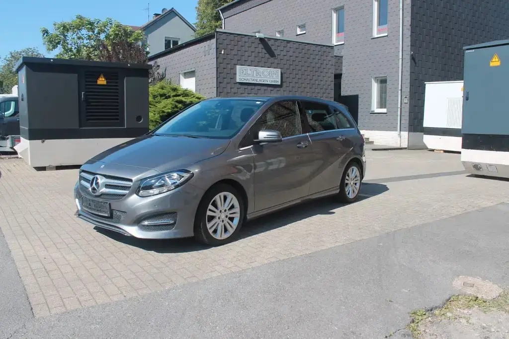 Main__Slider__Photo:Mercedes-Benz B 180 Style DCT+Wippen*Navi*AHK*PDC*Sitzhzg*Allw 04/2015-1