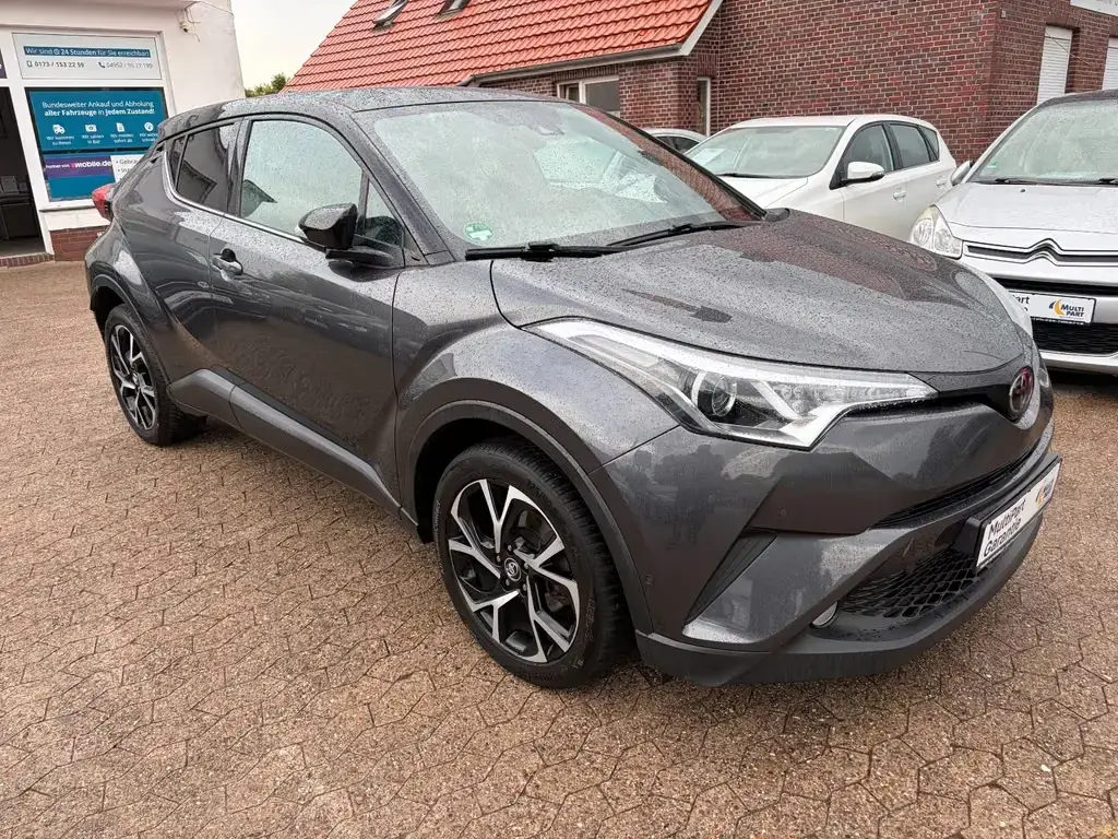 Main__Slider__Photo:Toyota C-HR Style 10/2017-1