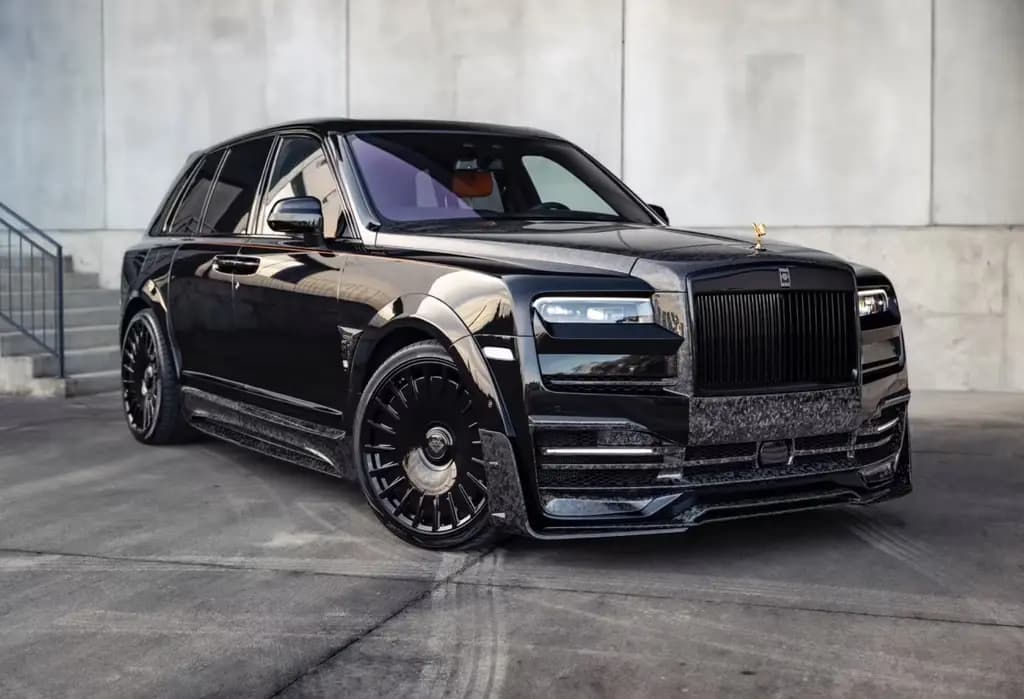 Main__Slider__Photo:Rolls-Royce Cullinan ONYX MARQUISE NOIRE 03/2024-0