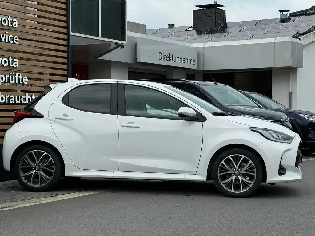 Main__Slider__Photo:Toyota Yaris Hybrid Style 315 € mtl finanzieren 06/2024-1