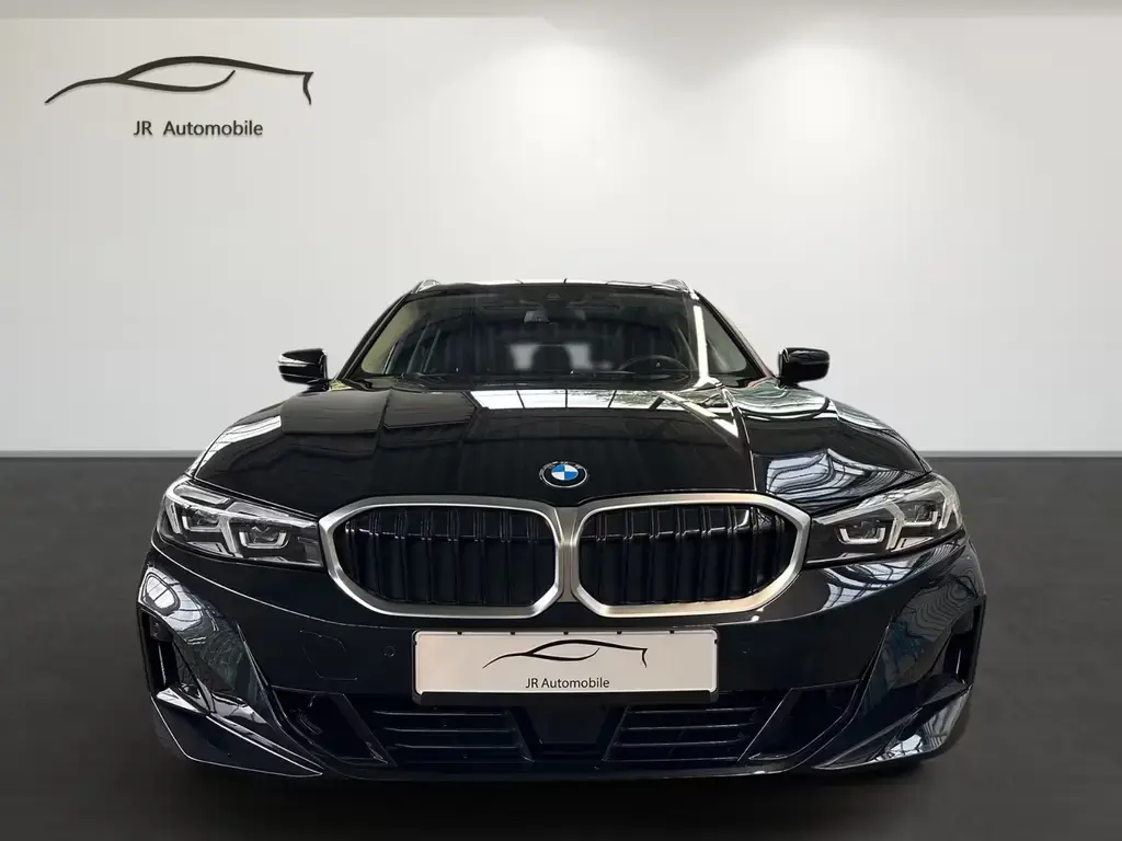 Main__Slider__Photo:BMW 320 d xDrive Touring   Standheizung,Panoramadach 06/2023-1