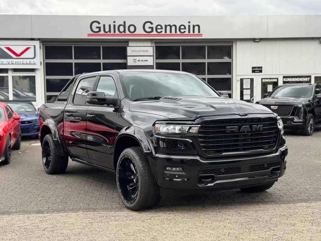 Main__Slider__Photo:Dodge RAM 1500 Laramie Night Premium Crew 2025 UMBAU 06/2025-0